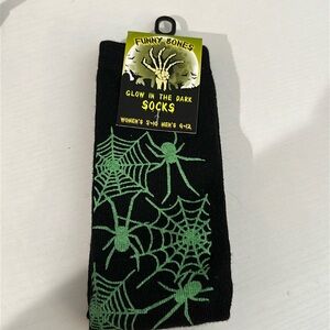 6/$25 glow in the dark spider Halloween socks